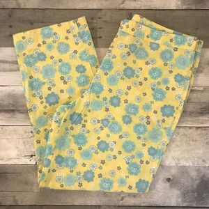 Lilly Pulitzer capris size 8